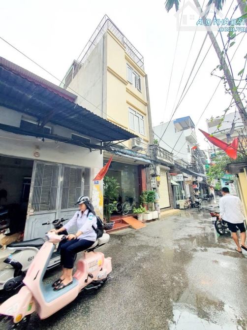 Bán nhà 4 tầng, mặt ngõ lửa hồng- ngõ to thông thương kinh doanh sầm uất- trần nguyên hãn-