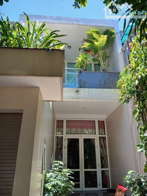 BIỆT THỰ 2 TẦNG, CÁCH BIỂN MÂN THÁI 150m, OTO ĐẬU CỬA - VÕ DUY NINH 158 6*25 CHỈ 9.x tỷ