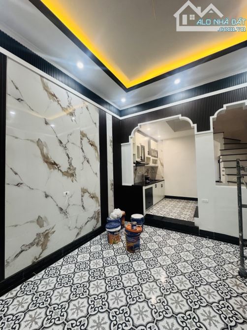 Bán nhà phố hoàng mai 30m2 5 tầng cực mới – ngõ thông thoáng -  giá 7.3 tỷ