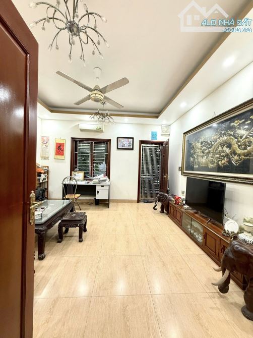 NHÀ ĐẸP VĂN KHÊ PHÂN LÔ  VỈA HÈ ĐƯỜNG XE TẢI TRÁNH