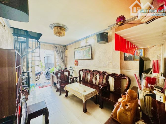 Bán gấp nhà Âu Cơ Tân Phú, Hẻm ô tô 1 căn ra mặt tiền, 80m2 KLG, Chỉ 6tỷ3 TL