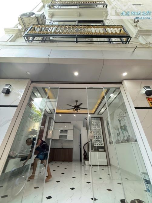 **BÁN GẤP NHÀ 5 TẦNG FULL NỘI THẤT – NAM TỪ LIÊM**  _Vị trí cực đẹp: Sát đường Trịnh Văn