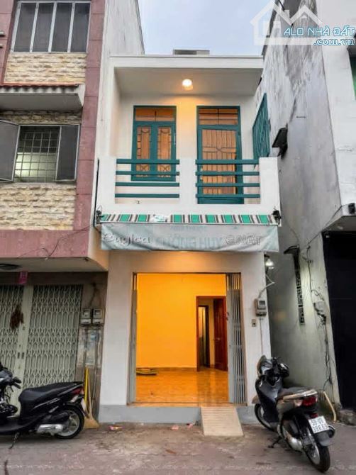 NHÀ MTKD 2 TẦNG CÁCH QUẬN 1 CHỈ 2KM, NGANG 3,6M, SHR, NHỈNH 5T