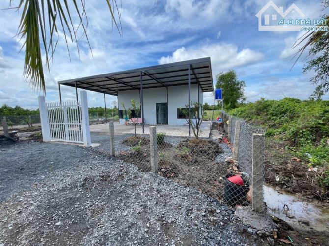 Nhà Vườn 500m2 Long An giá 899triệu SHR đường ô tô