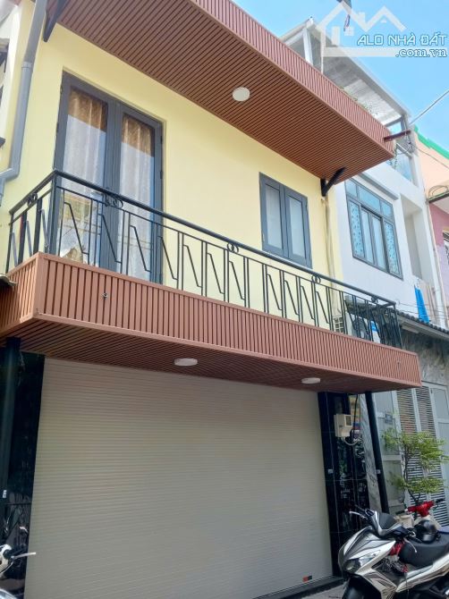 Bán nhà mặt tiền P11 Tân Bình, gần ngã tư Bảy Hiền, 30m2 x 2  tầng - KD đỉnh - 3,6 tỷ
