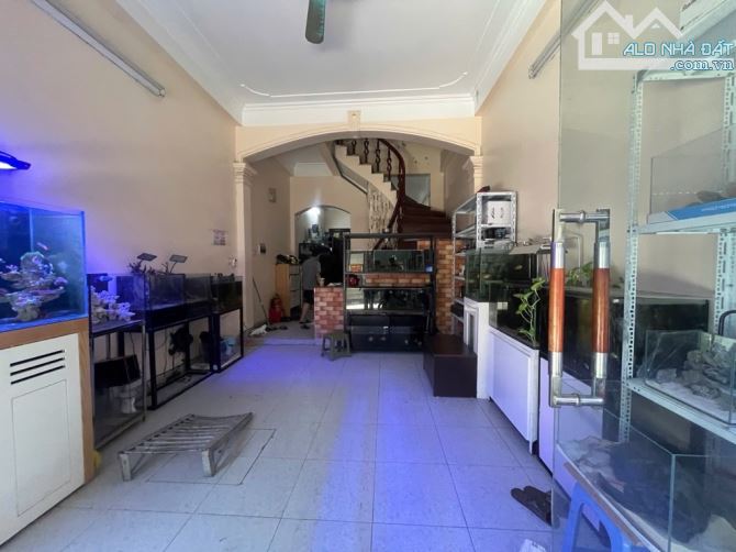MỄ TRÌ – NHÀ DÂN XÂY KIÊN CỐ – NGÕ THÔNG Ô TÔ TRÁNH – Ở HAY CHO THUÊ ĐỀU ĐẸP