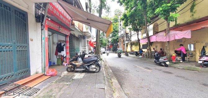 Bán Đất tặng nhà 2 tầng MẶT PHỐ Ba Đình 42m. KINH DOANH, ở sướng. Chỉ 9.6 tỷ