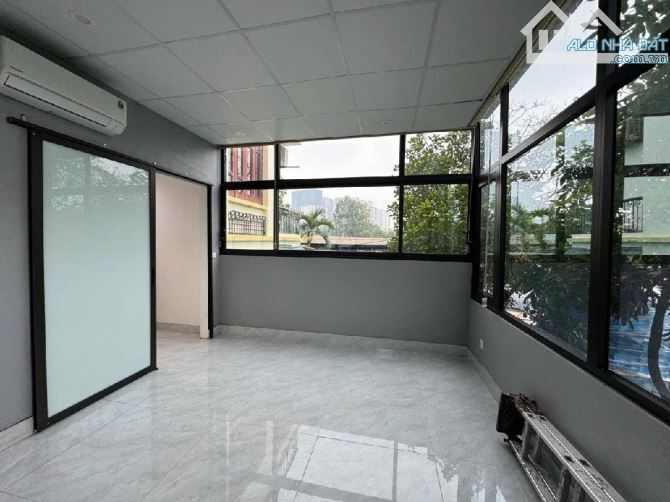Bán toà vp Cầu Giấy 8 tầng 80m ô tô tránh 2 mặt thoáng  ngõ thông, thang máy, vỉa hè , kd