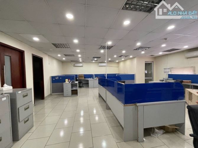 Cho thuê nhà mặt tiền ngang 9m đường Nguyễn Trung Trực, vị trí đẹp trong cổng Tam Quan