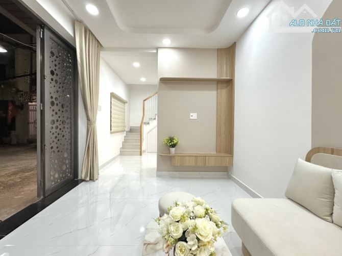 BÁN NHÀ Ô TÔ TRÁNH - 200M TỚI ĐINH TIÊN HOÀNG Q1 - 3 TẦNG - 24M2 NGANG LỚN 7M – CHỈ 5.68 T - 10