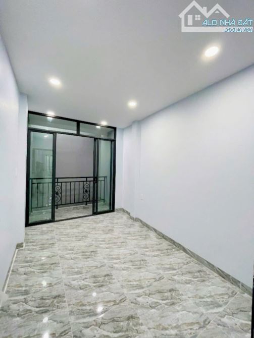 BÁN NHÀ Q4 MỚI XÂY 3 TẤM KHU DÂN TRÍ CAO 45m2 ĐẤT GIÁ 4TỈ 5 SỔ RIÊNG GẦN MẶT TIỀN - 10