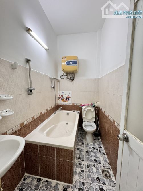 Âu Dương Lân Q8 - Chỉ 4.6 tỷ - 4X10M - Nhà mới vào ở ngay - Hẻm ba gác lướt vi vu - 11