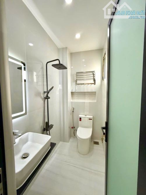 BÌNH TÂN TP.HCM - 4Mx15M - 4 TẦNG ĐẸP LUNG LINH - HẺM 6M . - 11