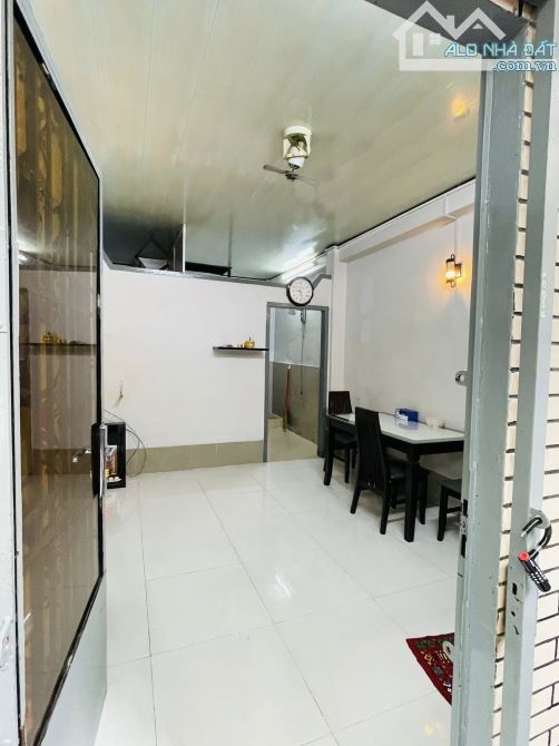 Bán nhà hẻm 3 gác thẳng 1 trục Trần Phú Q.5 : 24m2 - 3,5m x 7,5m - 11