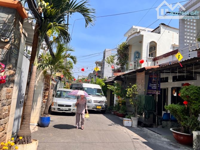 Toà văn phòng 4 tầng, 190m² mặt tiền gần 6m, hẻm 6m đường Thống Nhất Gò Vấp, có hầm, 14 tỷ - 11