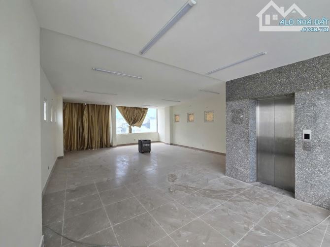 Cho thuê tòa nhà 287 Nguyễn Trãi Quận 1 DTx21m trệt lửng 6 lầu thang máy chỉ 180 triệu - 1