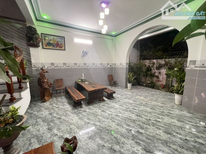 Bán nhà 375m2 (15x25) và đất nông nghiệp liền kề sau nhà  1000m2 (15x67) giá 7,5 tỷ - 6