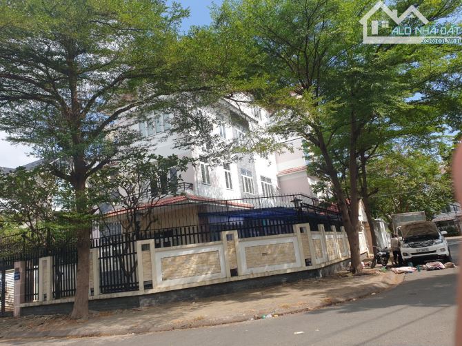 BÁN VỊ TRÍ MŨI TÀU ĐỘC NHẤT !!! Bán biệt thự 3 mặt tiền KDC Cao Lỗ, Phường 4, Quận 8 - 1