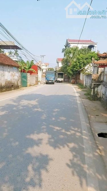 Đất Sơn Tây - Trục Chính- 2 oto tránh nhau- Mặt tiền rộng- tchinh chua tới 2tỷ - 1