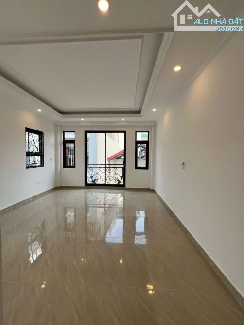 HOÀNG QUỐC VIỆT PHÂN LÔ 8 TẦNG KINH DOANH - 1