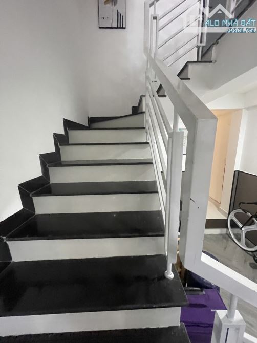 Căn hộ 6 phòng Lê Độ 4 tỷ 35.   Mô tả :  - Nhà 3 tầng đã hoàn công Diện tích đất 56m2. - C - 1