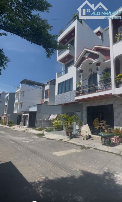 BÁN NHÀ 6 PHÒNG NGỦ – Thiết Kế Hiện Đại, Có Thang Máy – Lưng Tựa Núi, Mặt Hướng Biển  📣 T - 1