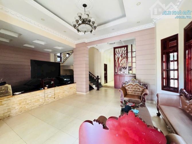BIỆT THỰ SÂN VƯỜN DT KHỦNG 493m2 , MẶT TIỀN ĐƯỜNG, CHỈ 33tr/m2 - 1