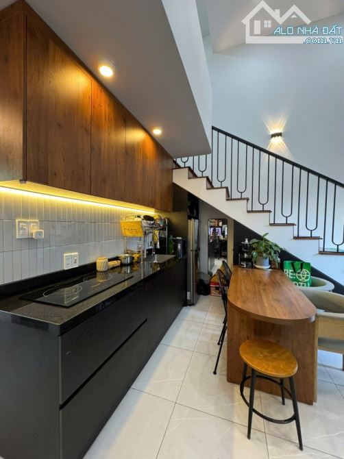 Nhà 2 tầng đẹp mê ly - diện tích rộng 78m2 trung tâm Hải Châu - tiện ích đầy đủ. Giá tốt - 1