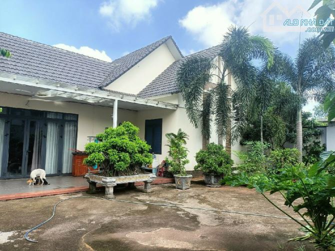 BIỆT THỰ SÂN VƯỜN 620m2, MẶT TIỀN 20m, NHÀ MỚI, Ở NGAY TẠI TP BIÊN HÒA, CHỈ NHỈNH 3 TỶ - 1