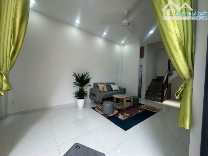 Nhà 4,5 × 9 m trệt + 2 lầu, hẻm ô tô, Nguyễn Văn Quá, Quận 12, Giá dưới 4 tỷ - 1