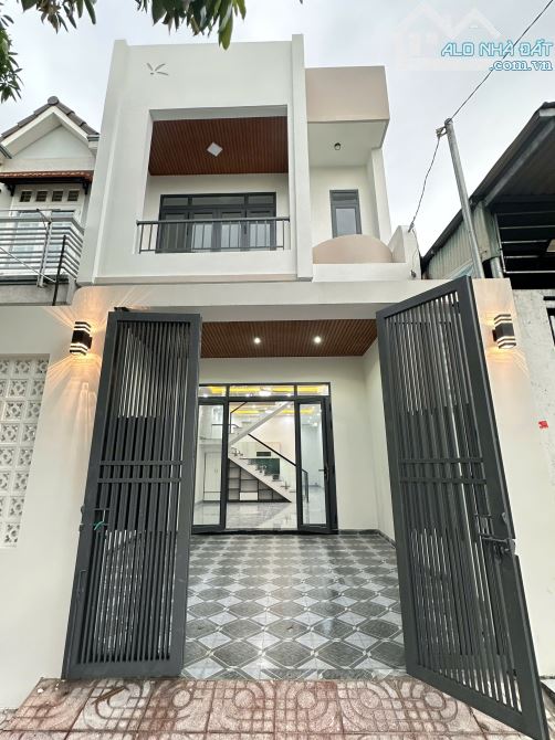 Nhà 1 trệt 1 lầu ngay khu dân cư cách Biện Hòa chỉ 10p di chuyển ,vừa hoàn thiện ,mới tinh - 1