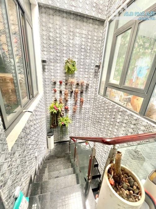 NHÀ 2 TẦNG  CHIẾN LƯỢC - HẺM XE HƠI - CHỈ HƠN 3 TỶ - 1