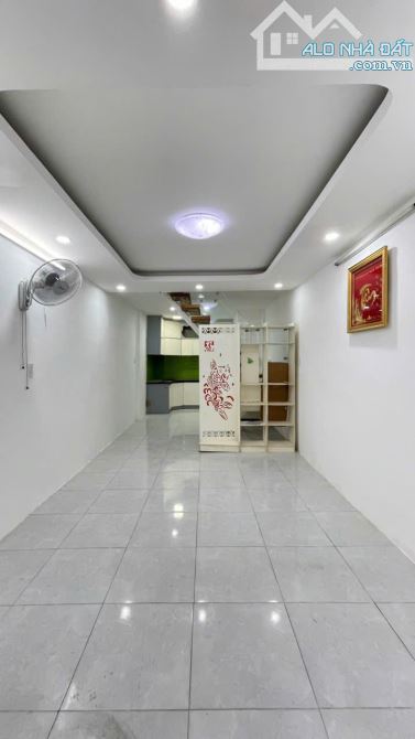 Bán nhà Trần Đình xu Quận 1 gần 20m, 2 tầng vào ở ngay chỉ 3.8 tỷ - 1