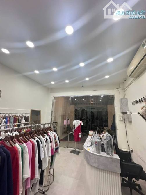 Bán gấp nhà riêng 4 tầng, 71m2, 11,7 tỷ tại Đồng Đen, p 11, Tân Bình, HCM - 1
