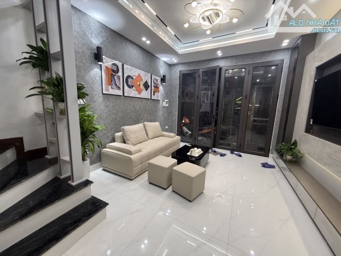 Ngã tư CHỢ MƠ  NHÀ 29m* 4 TẦNG- LÔ GÓC, MẶT TIỀN RỘNG CỰC, NÓI KO VỚI QH- TC 6. Tỷ CTL - 1