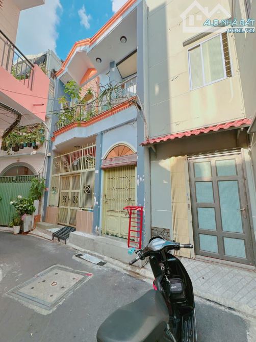 HẺM 4M THÔNG  – GẦN MT NGUYỄN TRỌNG TUYỂN PN - 5.5 x 10 - SỔ A4 - 6.X TỶ - 1