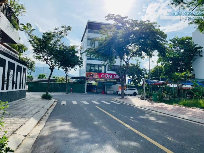 Rẻ đẹp ko tì vết 90m2 mặt 4,5m hướng ĐN đs 20 KĐT Hà Quang 2 chỉ 6 tỷ - 1