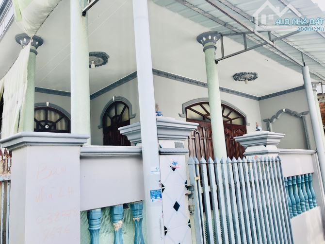 CÁCH BIỂN 30m-Lô 2 bờ kè Phước Hải-dt:200m2- ngang 9,6m-nở hậu 14m-có nhà kiêng cố đẹp - 1