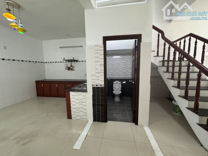 Nhà 3 tầng MT đường Nguyễn Nhàn sát BV Cẩm Lệ. Giá chỉ : 6.x tỷ - 1