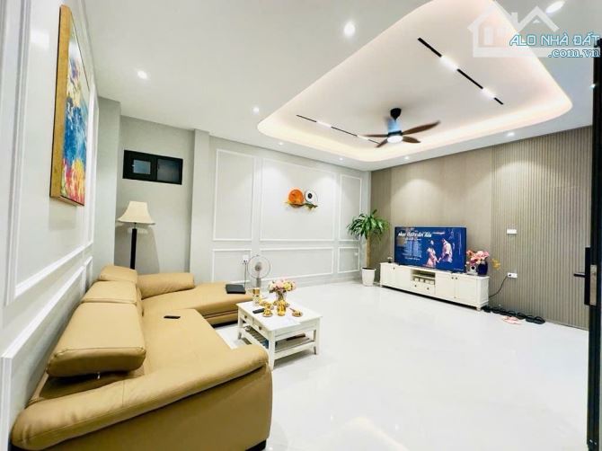 NHÀ ĐẸP PHỐ MINH KHAI – 47M² – 5 TẦNG – THANG MÁY – GIÁ 12,5 TỶ