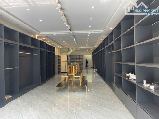 Bán nhà gần sân vận động kinh doanh thuận tiện mặt tiền rộng đường 3 ô tô tránh nhau - 1