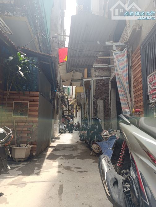 Trung tâm Đống Đa 81m2 Đất thổ cư Mặt tiền 6,5m Giá 11,8 tỷ có thương lượng - 1