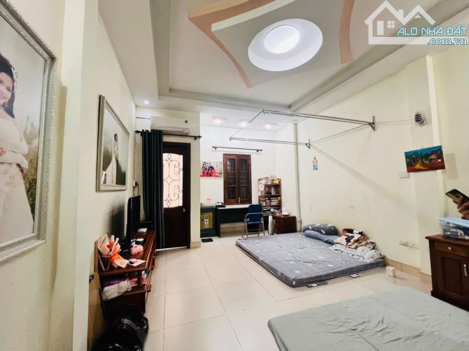 HỒ TÙNG MẬU, 40m2 x 5T, 3PN, xây chắc chắn, ngõ sạch sẽ, rộng rãi, Giá 8.3T - 1