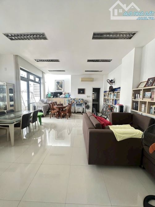 TRẦN PHÚ SIÊU HOT 💖 PHỐ NGƯỜI HÀN – TOÀN GỖ QUÝ 💖 104m²- 4 Tầng - 4PN  💰 14,8 TỶ - 1