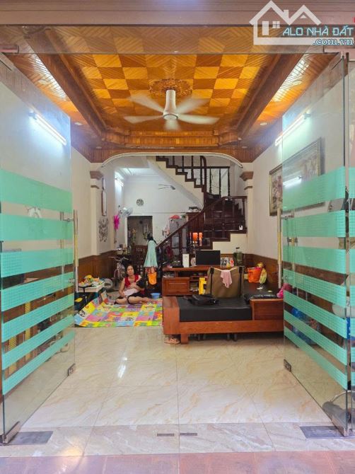 Bán nhà riêng ngõ 325 Nguyễn Khang, 45m2, 5 tầng, 10.6 tỷ - 1