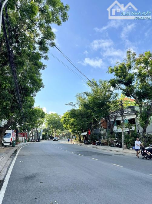 Bán đất đường Nguyễn Văn Hưởng, Thảo Điền - DT 1.056,4m2 - 400 triệu/m2 - 1