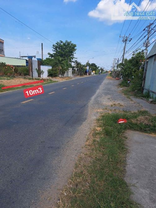 ✅ Bán 1048m2 Lúa + 300m2 mặt tiền 827B cách cống Bình Tâm 200m thuộc Ấp Bình Sơn, Bình Qới - 1