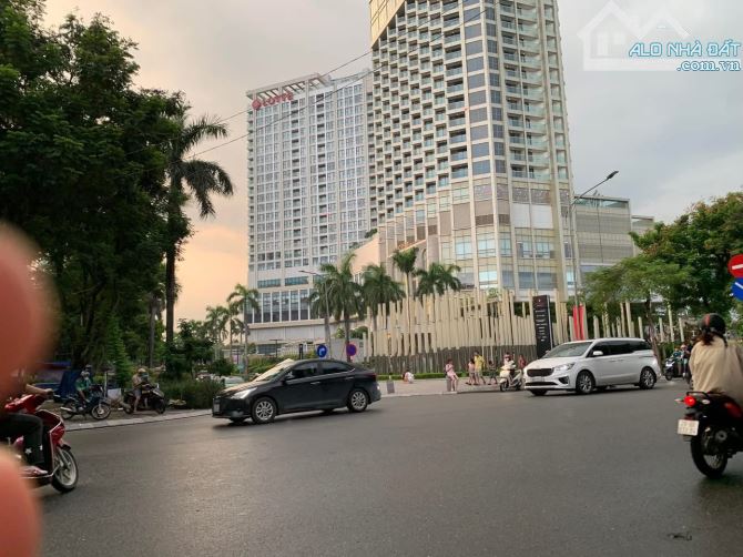 BÁN NHÀ VÕ CHÍ CÔNG- 40m- 5 TẦNG- GIÁ 6,7 tỉ- DÂN XÂY-GẦN PHỐ-NGÕ THÔNG Ô TÔ- ĐỖ CỬA - 1