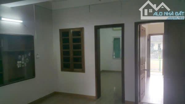 Cho thuê căn hộ tập thể tầng 5 ngõ 102 Lê Văn Thiêm 60m2 x 2 ngủ, 1 wc, 7 Triệu - 1