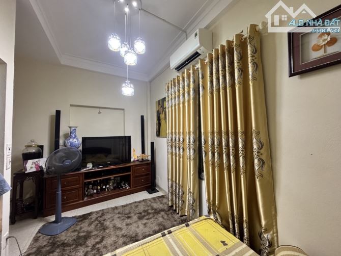 Bán nhà cách chân cầu Chương Dương 500m- đủ nội thất ở ngay, ô tô đỗ cổng- Chẵn 6 tỷ - 1
